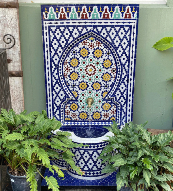 Air Mancur dengan Aksen Mozaik